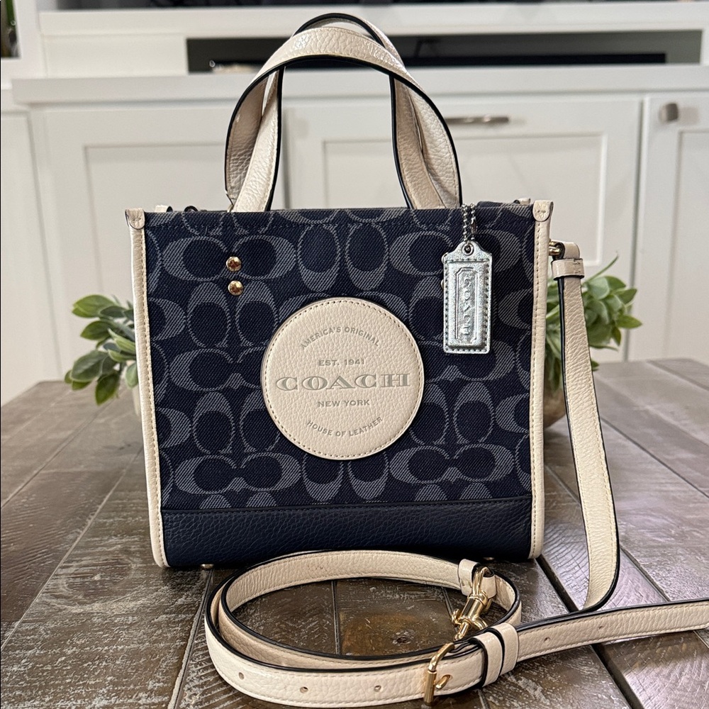 Coach Dempsey 22 Denim Signature Tote + Rare Starfish & Silver Charms - Picture 2 of 16